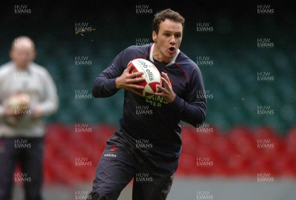 22.11.07 - Wales Rugby Training - Mark Jones in action during training 