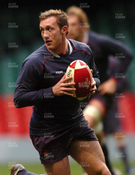 22.11.07 - Wales Rugby Training - Morgan Stoddart in action during training 