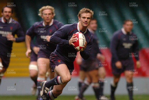 22.11.07 - Wales Rugby Training - Dwayne Peel in action during training 