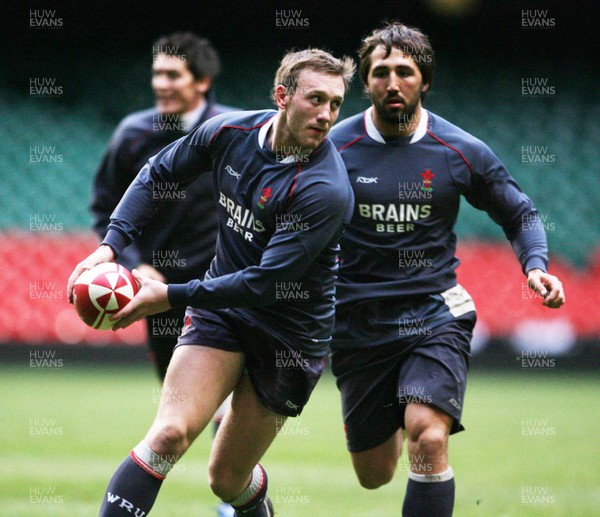 22.11.07 Wales rugby training... Morgan Stoddart supported by Gavin Henson during training at the Millennium Stadium in Cardiff. 
