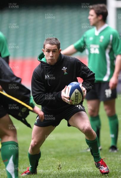 25.02.09 - Wales Rugby Training -  Shane Williams in action during training 