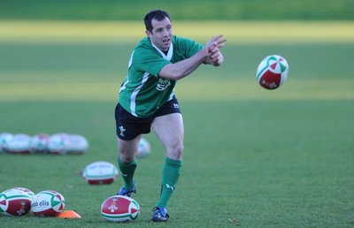 25.11.08 - Wales Rugby Training - Gareth Cooper in action during training 