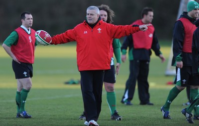 25.11.08 - Wales Rugby Training - Wales Coach Warren Gatland makes a point during training 