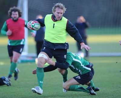 25.11.08 - Wales Rugby Training - Andy Powell in action during training 