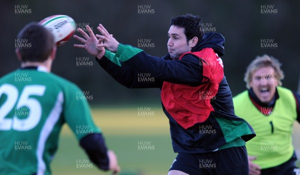 25.11.08 - Wales Rugby Training - Stephen Jones in action during training 