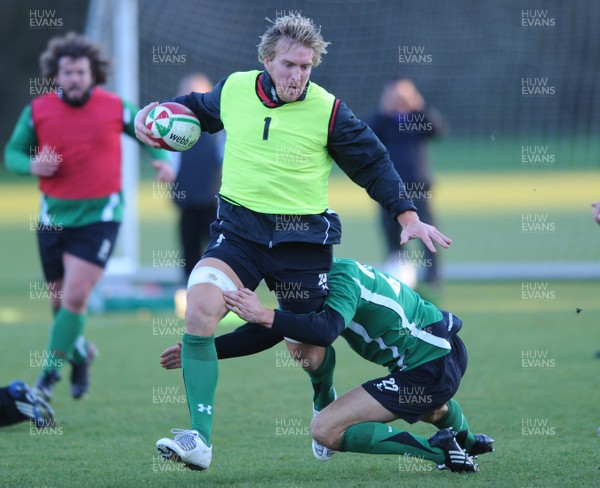 25.11.08 - Wales Rugby Training - Andy Powell in action during training 