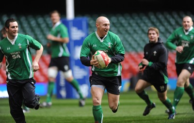 28.11.08 - Wales Rugby Training - Tom Shanklin in action during training 