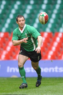 28.11.08 - Wales Rugby Training - Gareth Cooper in action during training 