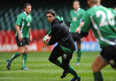 28.11.08 - Wales Rugby Training - Stephen Jones in action during training 