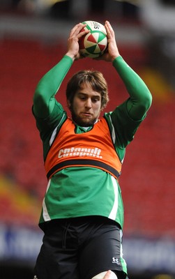 28.11.08 - Wales Rugby Training - Ryan Jones takes line-out ball during training 