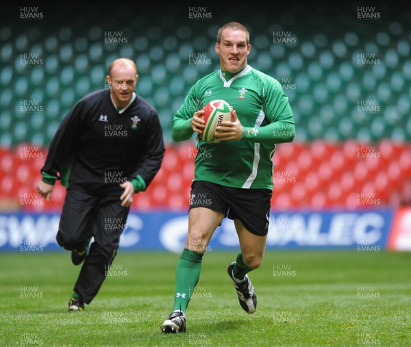 28.11.08 - Wales Rugby Training - Gethin Jenkins in action during training 