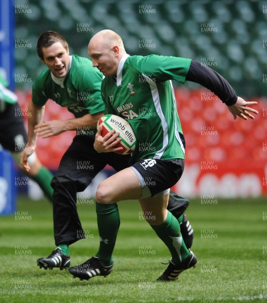 28.11.08 - Wales Rugby Training - Tom Shanklin in action during training 