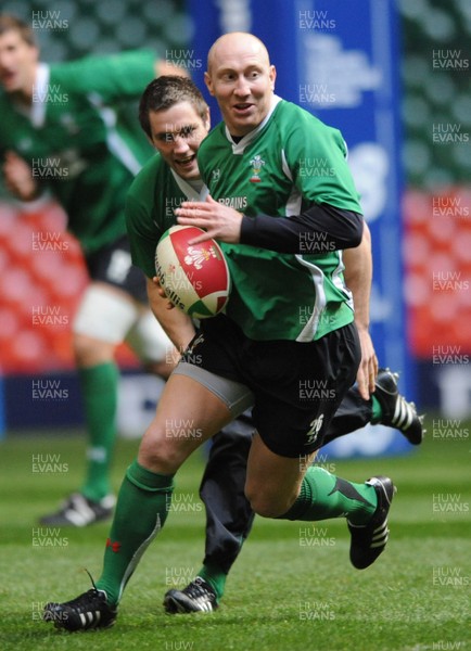 28.11.08 - Wales Rugby Training - Tom Shanklin in action during training 