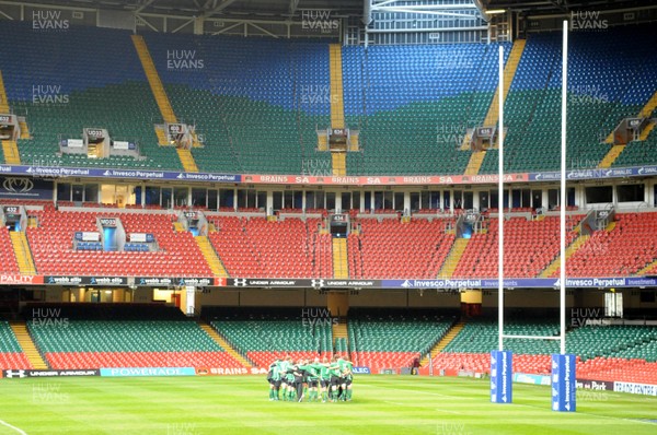 28.11.08 - Wales Rugby Training - A Wales team huddle during training 