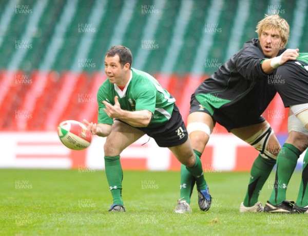 28.11.08 - Wales Rugby Training - Gareth Cooper in action during training 