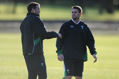 29.01.10 - Wales Rugby Training - Lee Byrne(R) talks to Jamie Roberts  during training. 