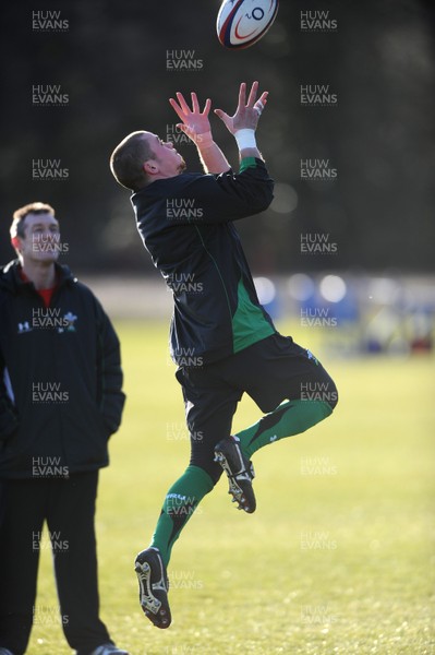 29.01.10 - Wales Rugby Training - Richie Rees takes high ball as attack coach Rob Howley looks on during training. 