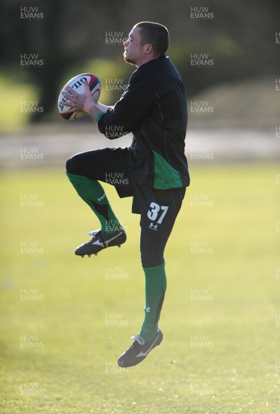 29.01.10 - Wales Rugby Training - Richie Rees takes high ball during training. 