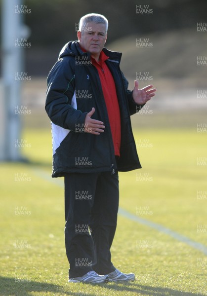 29.01.10 - Wales Rugby Training - Head coach Warren Gatland makes a point during training. 