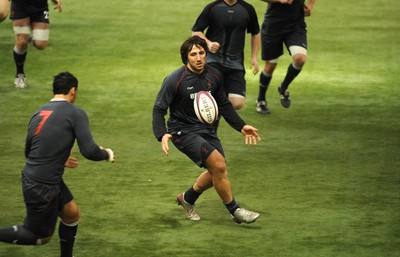 31.01.08 - Wales Rugby Training - Gavin Henson in action during training 
