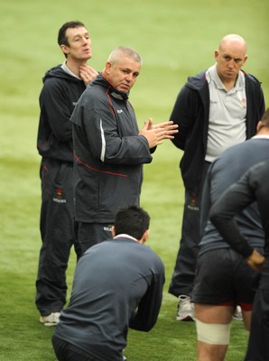 31.01.08 - Wales Rugby Training - Wales Coach, Warren Gatland during training with Backs coach, Rob Howley(L) and defence coach, Shaun Edwards(R) 