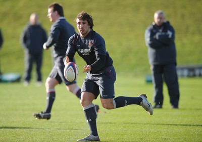 31.01.07 - Wales Rugby Training - Gavin Henson in action during training 