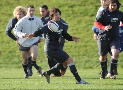 31.01.07 - Wales Rugby Training - Gavin Henson in action during training 