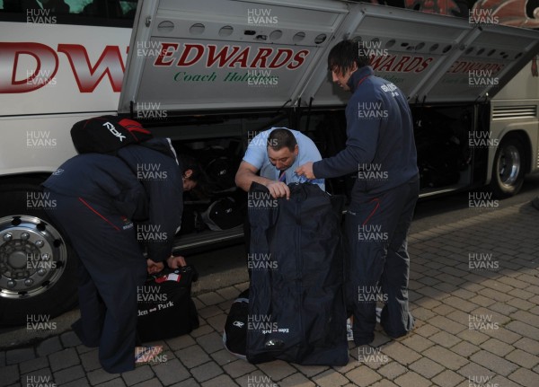 31.01.07 - Wales Rugby - Ryan Jones(R) and Gavin Henson prepare to leave the Vale Hotel for London ahead of their match against England on Saturday 