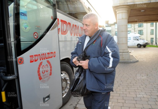 31.01.07 - Wales Rugby - Wales Coach, Warren Gatland prepares to leave the Vale Hotel for London ahead of his sides match against England on Saturday 