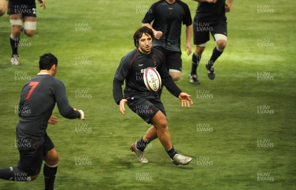 31.01.08 - Wales Rugby Training - Gavin Henson in action during training 