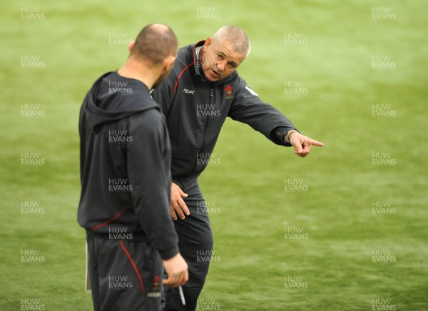 31.01.08 - Wales Rugby Training - Wales Coach, Warren Gatland during training talks to Forwards Coach, Robin McBryde 