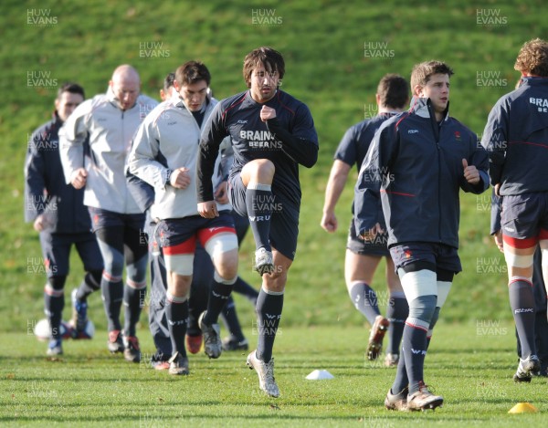 31.01.07 - Wales Rugby Training - Gavin Henson in action during training 