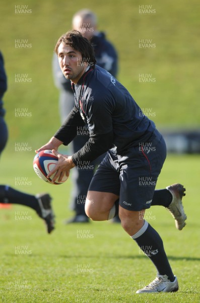 31.01.07 - Wales Rugby Training - Gavin Henson in action during training 