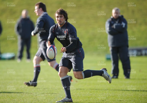 31.01.07 - Wales Rugby Training - Gavin Henson in action during training 