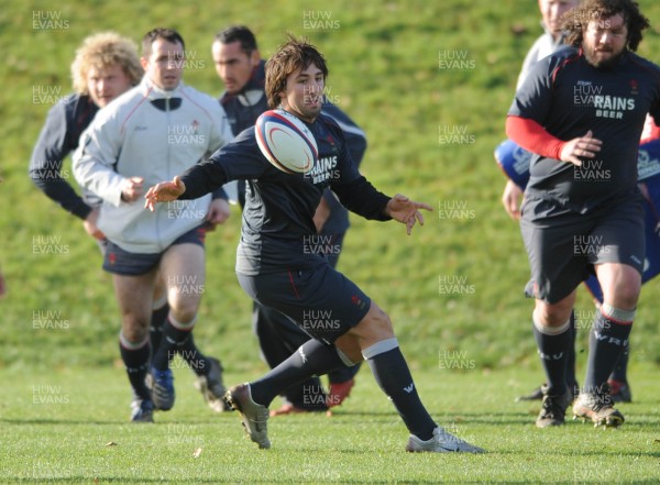 31.01.07 - Wales Rugby Training - Gavin Henson in action during training 