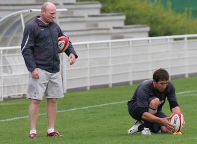 23.07.07 Wales World Cup Squad Training, St. Nazaire, France Gavin Henson puts insome kcking practise under the watchful eye of coach Neil Jenkins as Wales  prepare for the World Cup at their training camp in St. Nazaire, France. Darren Griffiths/