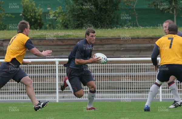 23.07.07 Wales World Cup Squad Training, St. Nazaire, France Tom James looks for a gap between Matthew Rees(L) & Nathan Thomas during Wales' training camp at St. Nazaire RFC Darren Griffiths/