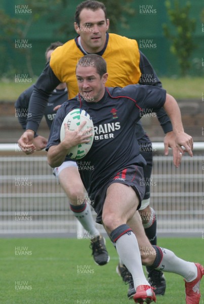 23.07.07 Wales World Cup Squad Training, St. Nazaire, France Shane Williams shows Robert Sidoli a clean pair of heals  during Wales' training camp at St. Nazaire RFC Darren Griffiths/