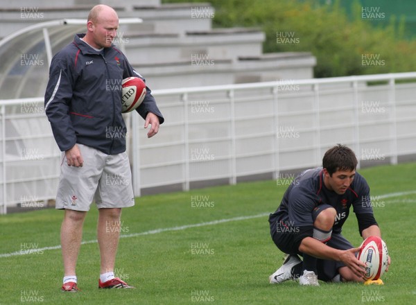23.07.07 Wales World Cup Squad Training, St. Nazaire, France Gavin Henson puts insome kcking practise under the watchful eye of coach Neil Jenkins as Wales  prepare for the World Cup at their training camp in St. Nazaire, France. Darren Griffiths/