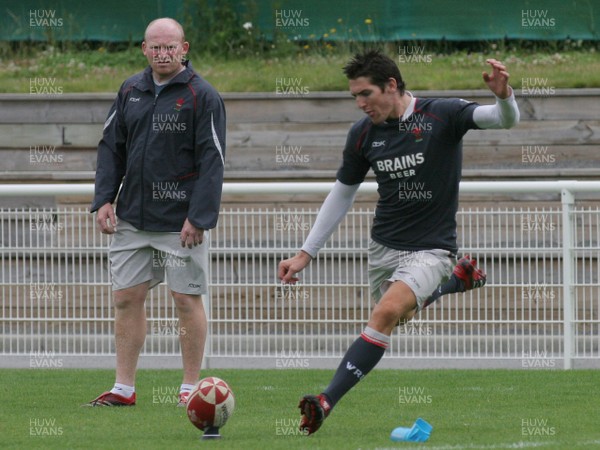 23.07.07 Wales World Cup Squad Training, St. Nazaire, France James Hook puts in some kicking practise under the watchful eye of coach Neil Jenkins. Darren Griffiths/