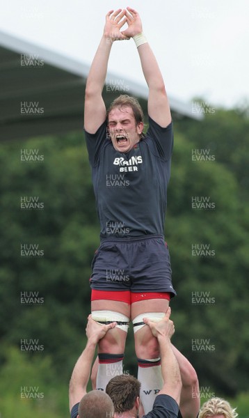 23.07.07 Wales World Cup Squad Training, St. Nazaire, France Alan Wyn Jones takes part in lineout practice at the Welsh team training camp in St.  Nazaire, France Darren Griffiths/