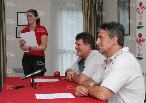 23.07.07 Wales World Cup Squad Training, St. Nazaire, France (L-R) Liz Jones, Gareth Jenkins & Nigel Davies share a joke with the media during a press conference  at the Wales training camp in St. Nazaire, France. Darren Griffiths/