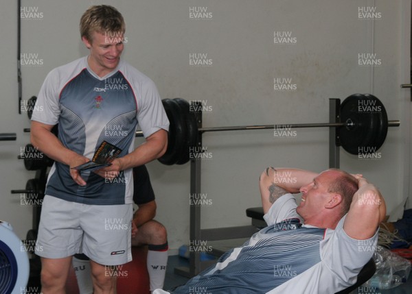 24.07.07 Wales World Cup Squad Training, St. Nazaire, France Dwayne Peel(L) & Gareth Thomas during a gym session at their training camp in St. Nazaire, France. Darren Griffiths/