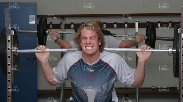 24.07.07 Wales World Cup Squad Training, St. Nazaire, France Alun Wyn Jones during a gym session at their training camp in St. Nazaire, France. Darren Griffiths/