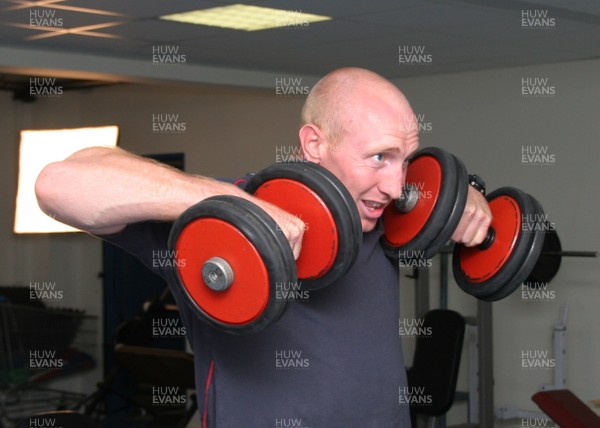 24.07.07 Wales World Cup Squad Training, St. Nazaire, France Tom Shanklin during a gym session at their training camp in St. Nazaire, France. Darren Griffiths/