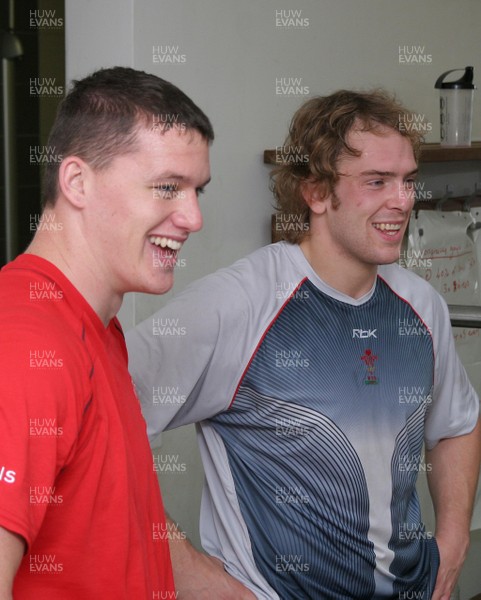 24.07.07 Wales World Cup Squad Training, St. Nazaire, France Ian Evans(L) & Alan Wyn Jones share a joke during a break as The Welsh team take a session in the gym at their training camp in St. Nazaire, France. Darren Griffiths/