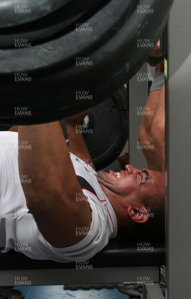 24.07.07 Wales World Cup Squad Training, St. Nazaire, France Gavin Thomas feels the strain as The Welsh team spend a session in the gym at their training camp in St. Nazaire, France. Darren Griffiths/