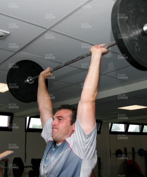 24.07.07 Wales World Cup Squad Training, St. Nazaire, France Robert Sidoli completes his reps as The Welsh team spend a session in the gym at their training camp in St. Nazaire, France. Darren Griffiths/