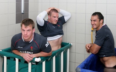 25.07.07 Wales World Cup Squad Training, St. Nazaire, France (L-R) Matthew Rees, Gethin Jenkins & Sonny Parker take to the ice baths following full contact training at  Wales' training camp in St. Nazaire, France. 