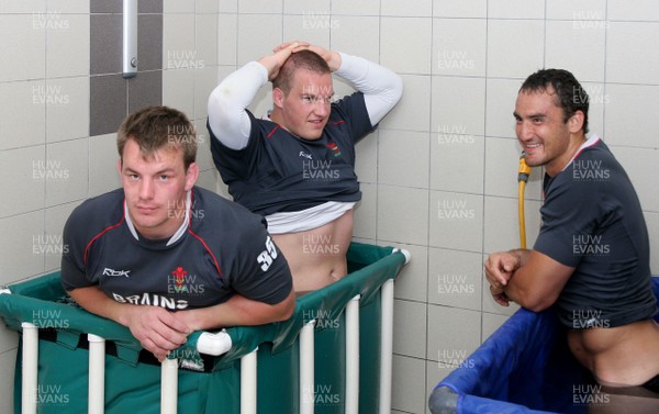 25.07.07 Wales World Cup Squad Training, St. Nazaire, France (L-R) Matthew Rees, Gethin Jenkins & Sonny Parker take to the ice baths following full contact training at  Wales' training camp in St. Nazaire, France. 
